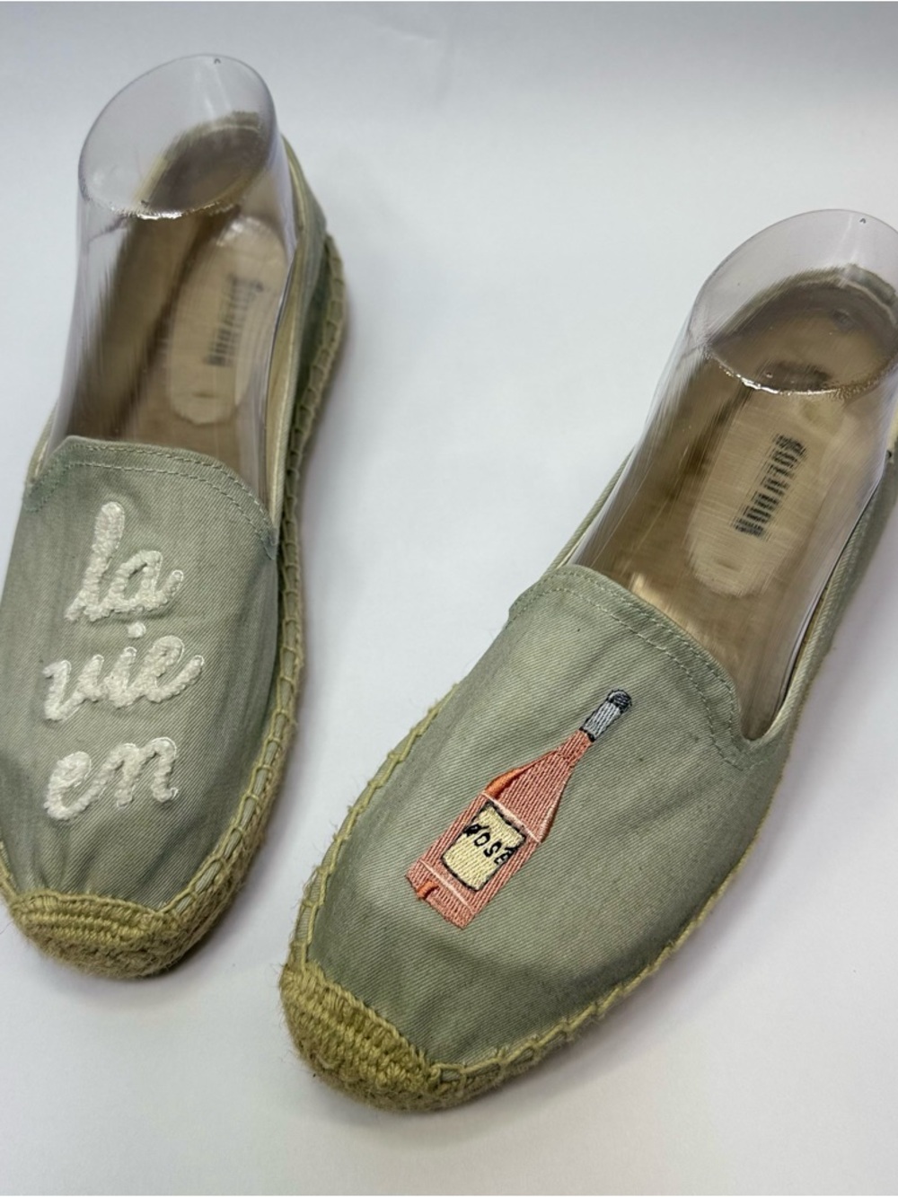 Soludos Light Olive Canvas Espadrilles with Embroidered 'La Vie En' size 8